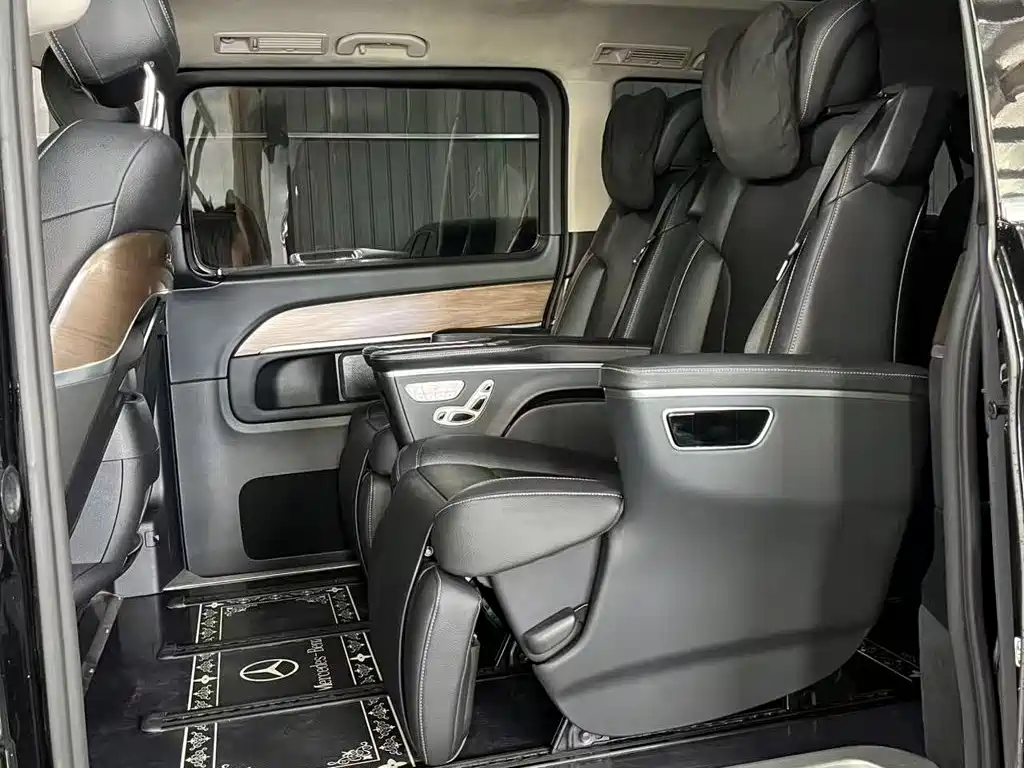 Mercedes-Benz V-Class — фото 17