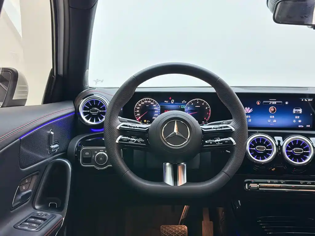 Mercedes-Benz A-Class — фото 18