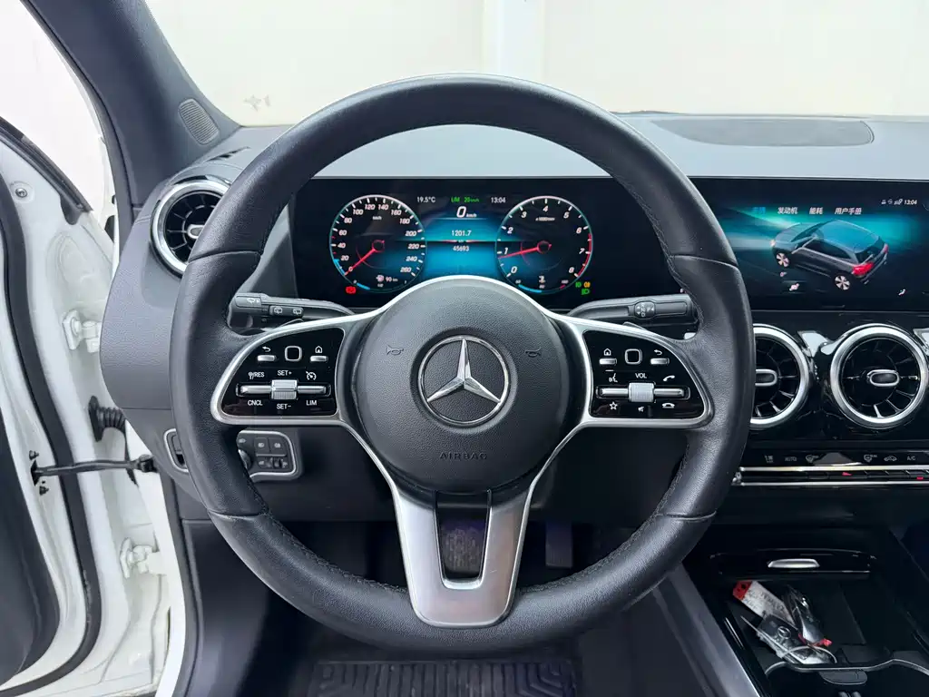 Mercedes-Benz GLA — фото 11