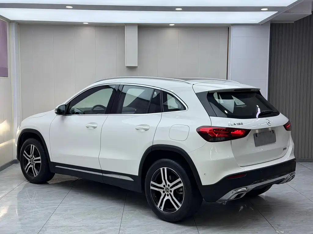 Mercedes-Benz GLA — фото 6