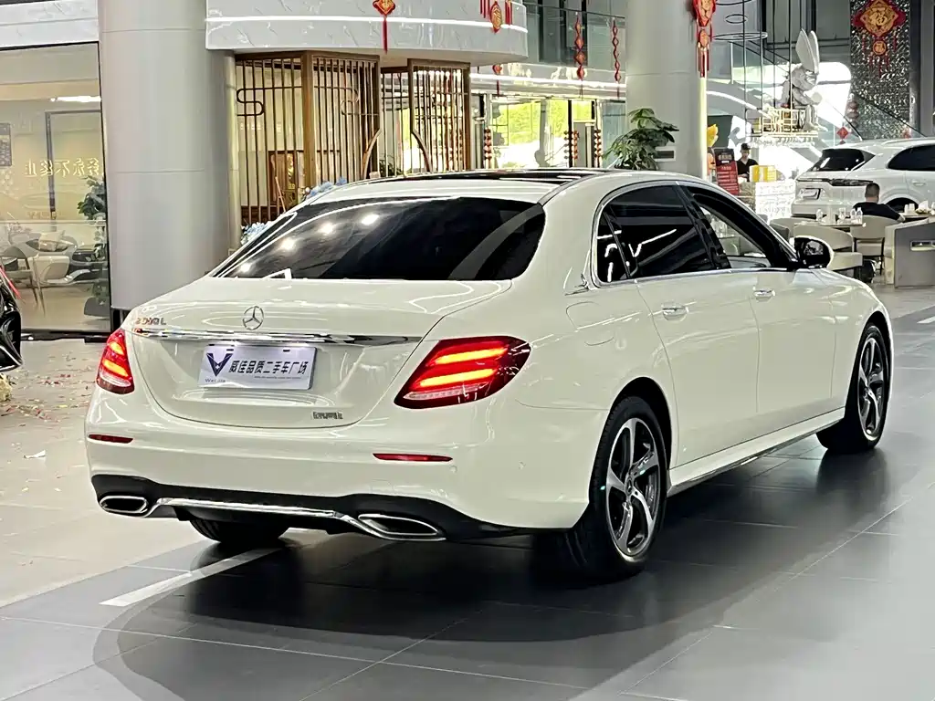 Mercedes-Benz E-Class — фото 7