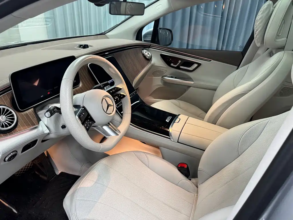 Mercedes-Benz EQE SUV — фото 3