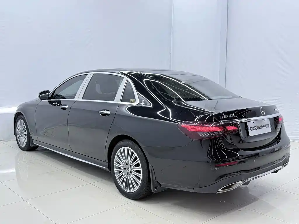 Mercedes-Benz E-Class — фото 14