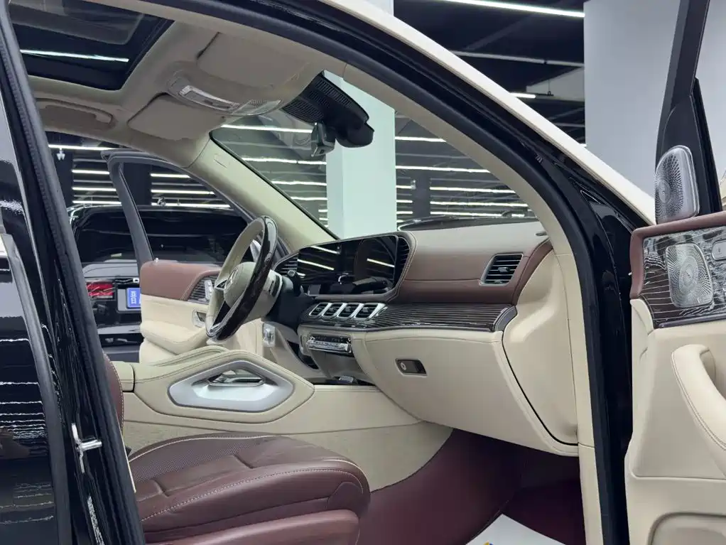 Mercedes-Benz GLS — фото 14