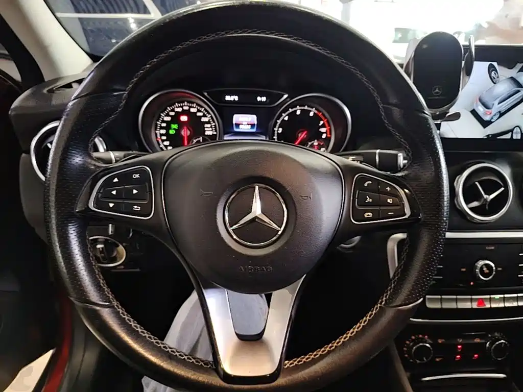 Mercedes-Benz GLA — фото 11