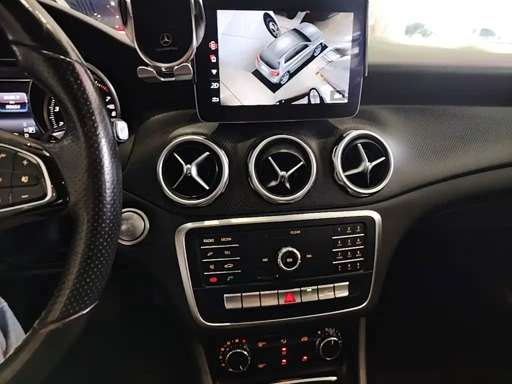 Mercedes-Benz GLA — фото 13