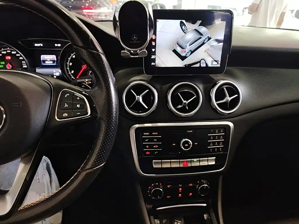 Mercedes-Benz GLA — фото 10