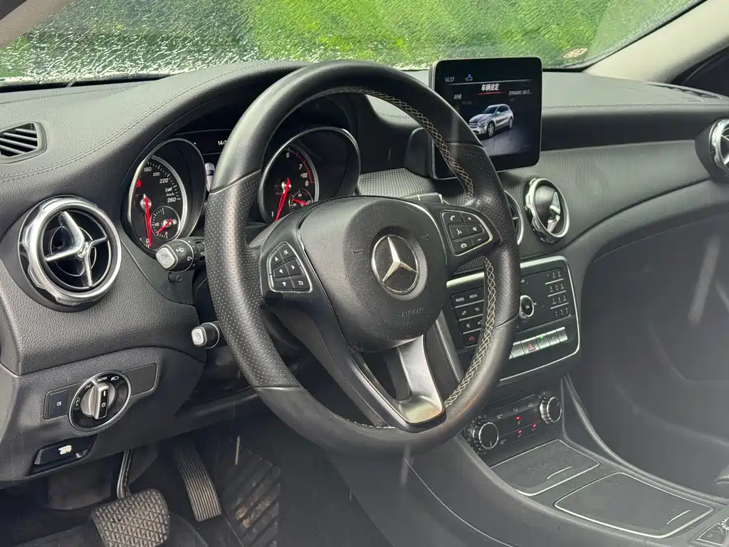 Mercedes-Benz GLA — фото 8
