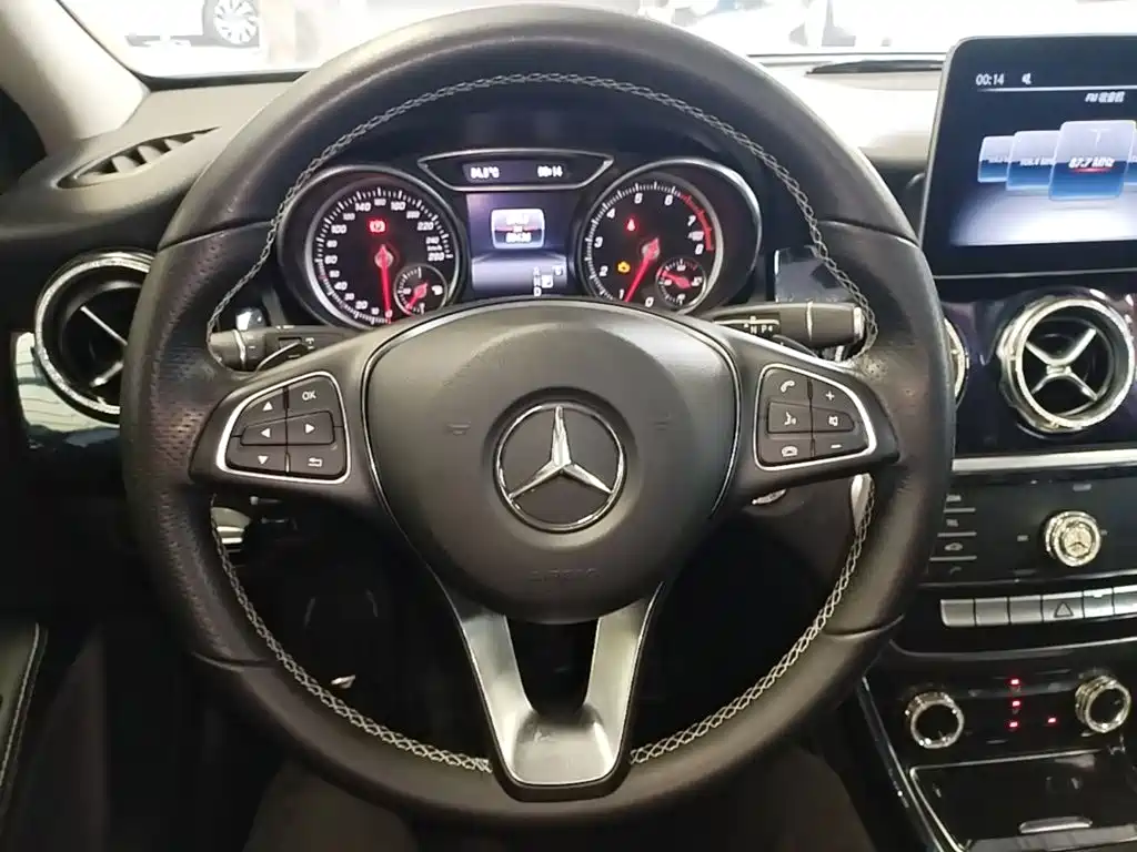 Mercedes-Benz GLA — фото 11
