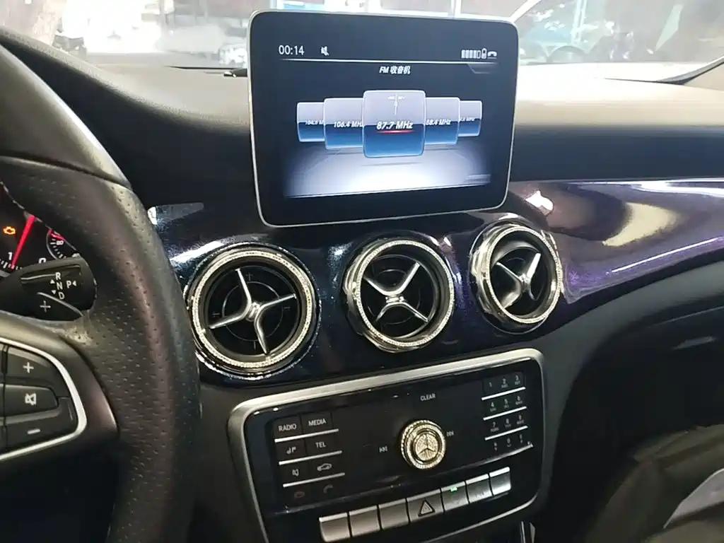 Mercedes-Benz GLA — фото 13
