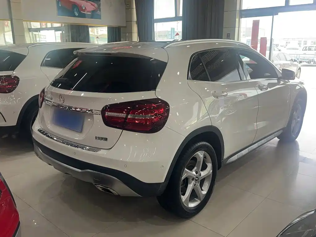 Mercedes-Benz GLA — фото 6