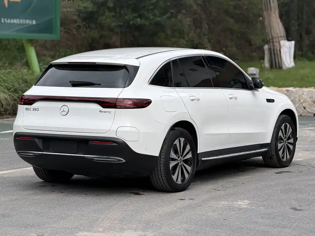 Mercedes-Benz EQC — фото 9