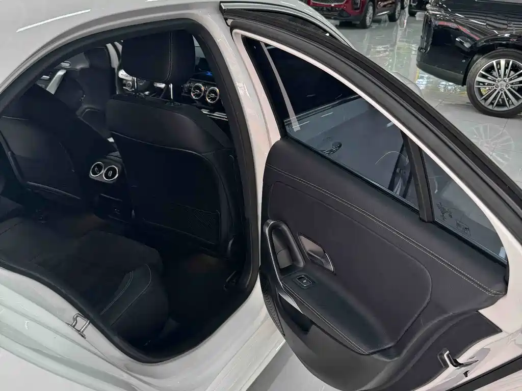 Mercedes-Benz A-Class — фото 14
