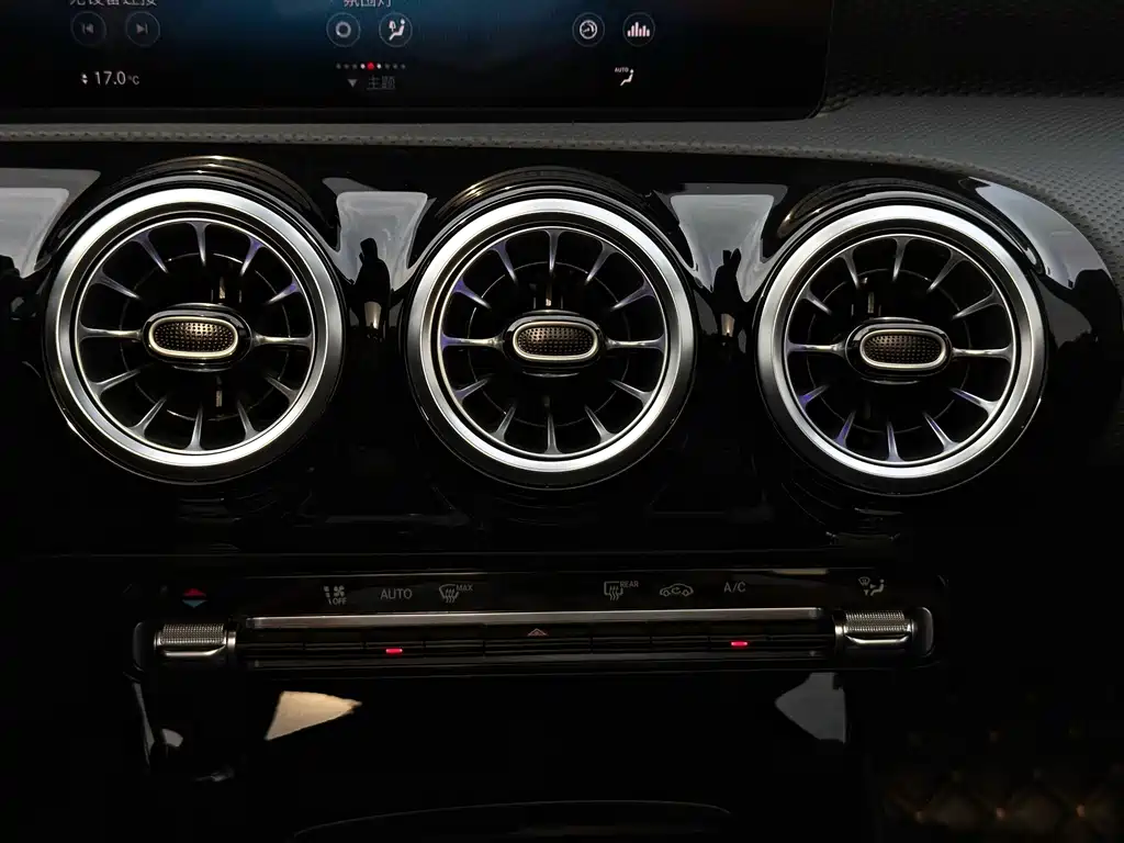 Mercedes-Benz A-Class — фото 16