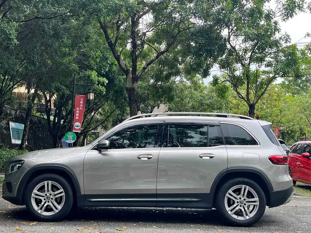 Mercedes-Benz GLB — фото 17
