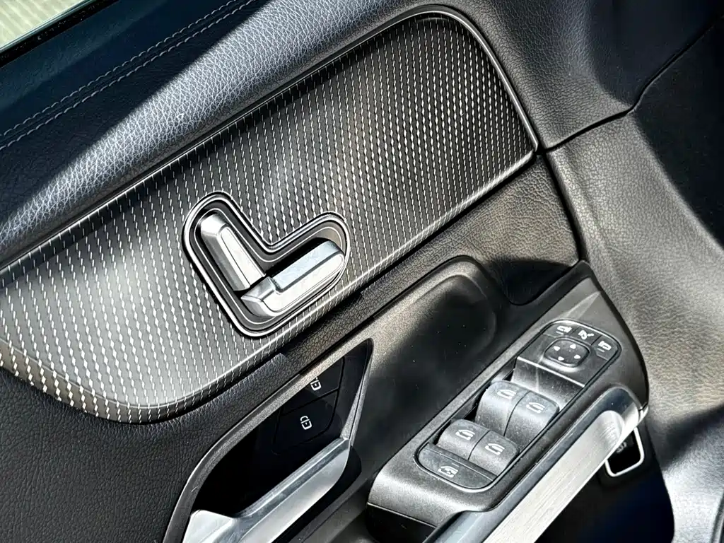 Mercedes-Benz GLB — фото 10