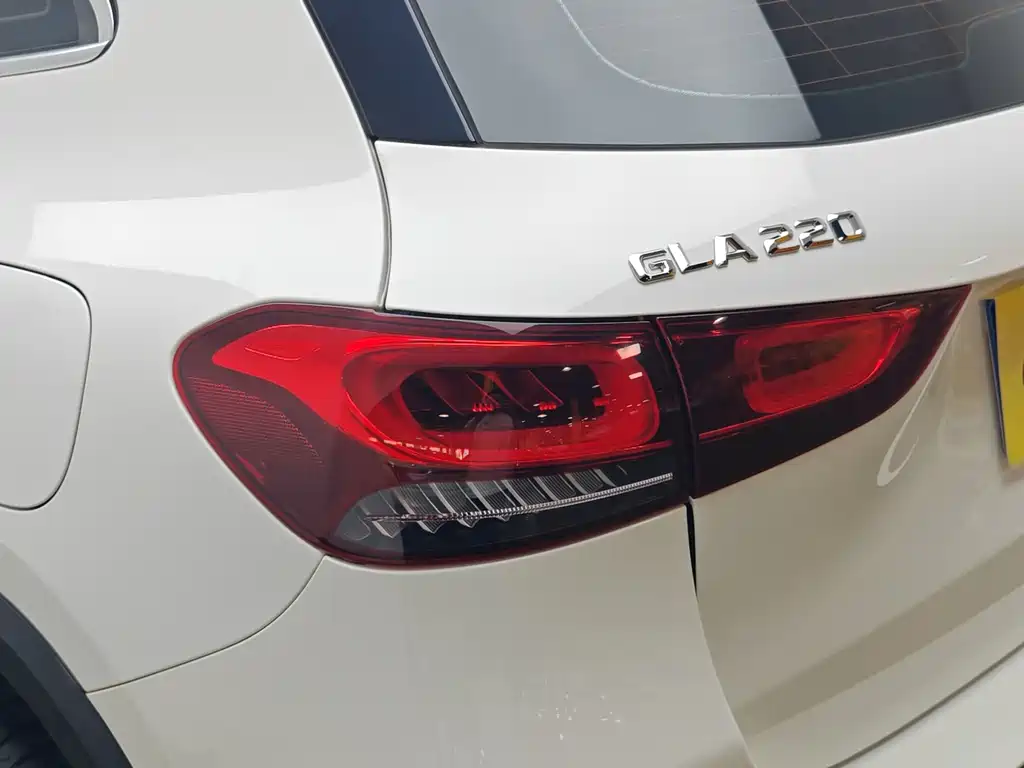 Mercedes-Benz GLA — фото 7