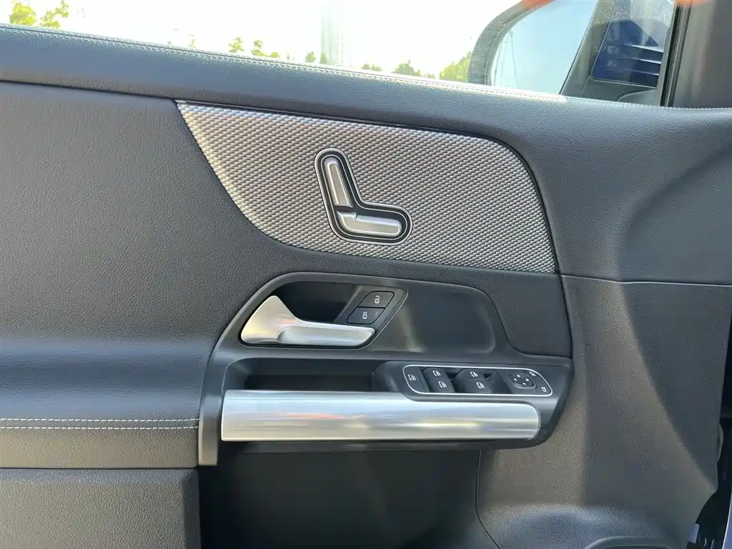 Mercedes-Benz GLA — фото 13