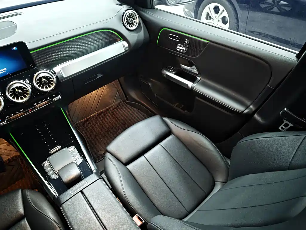 Mercedes-Benz EQB — фото 13
