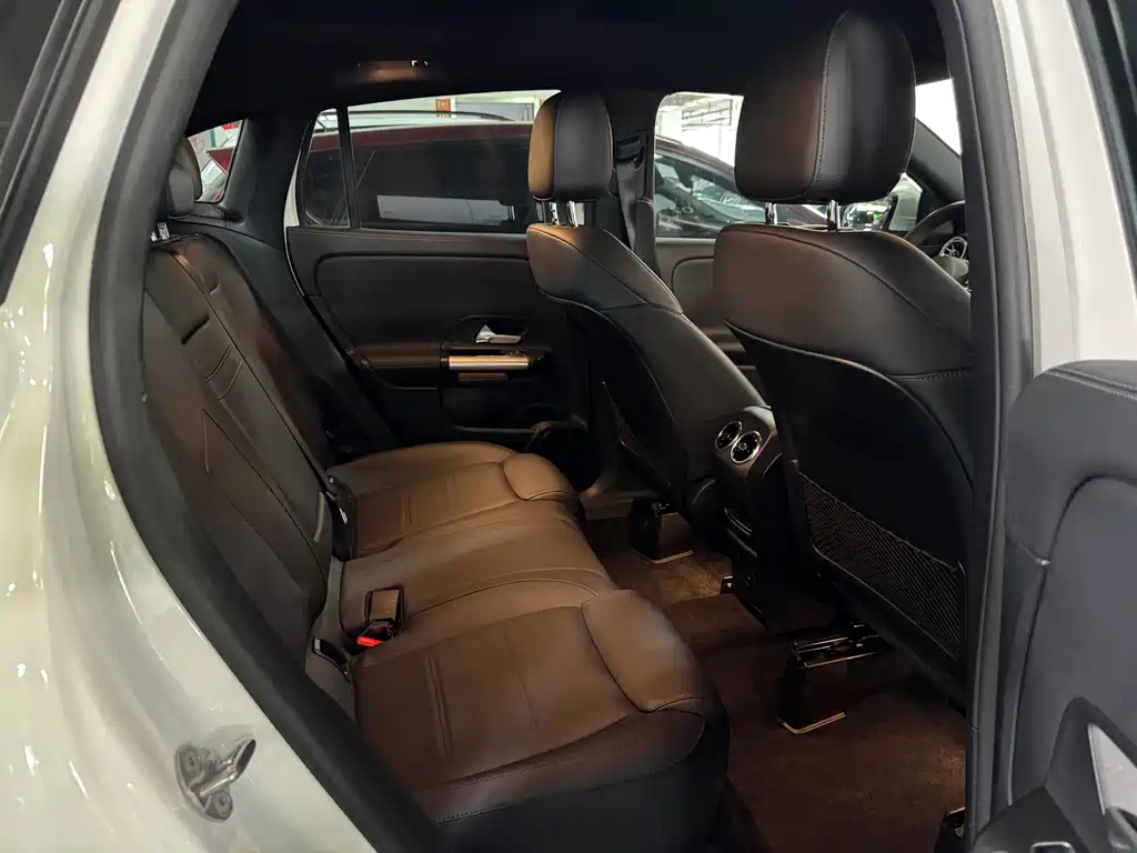 Mercedes-Benz GLA — фото 10