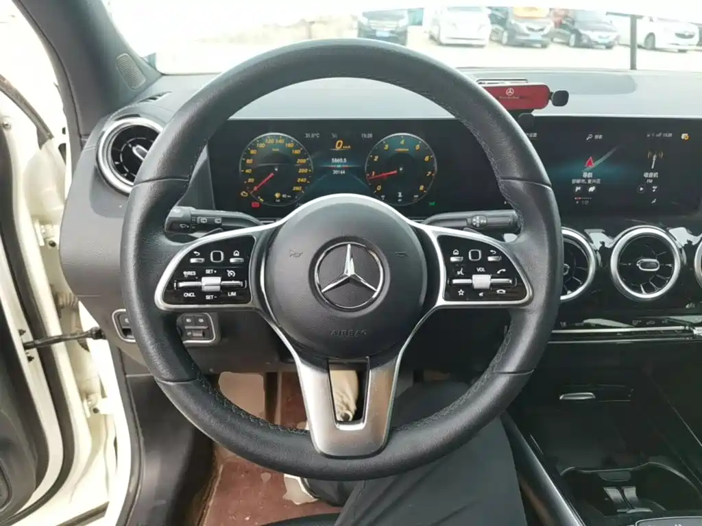 Mercedes-Benz GLA — фото 7