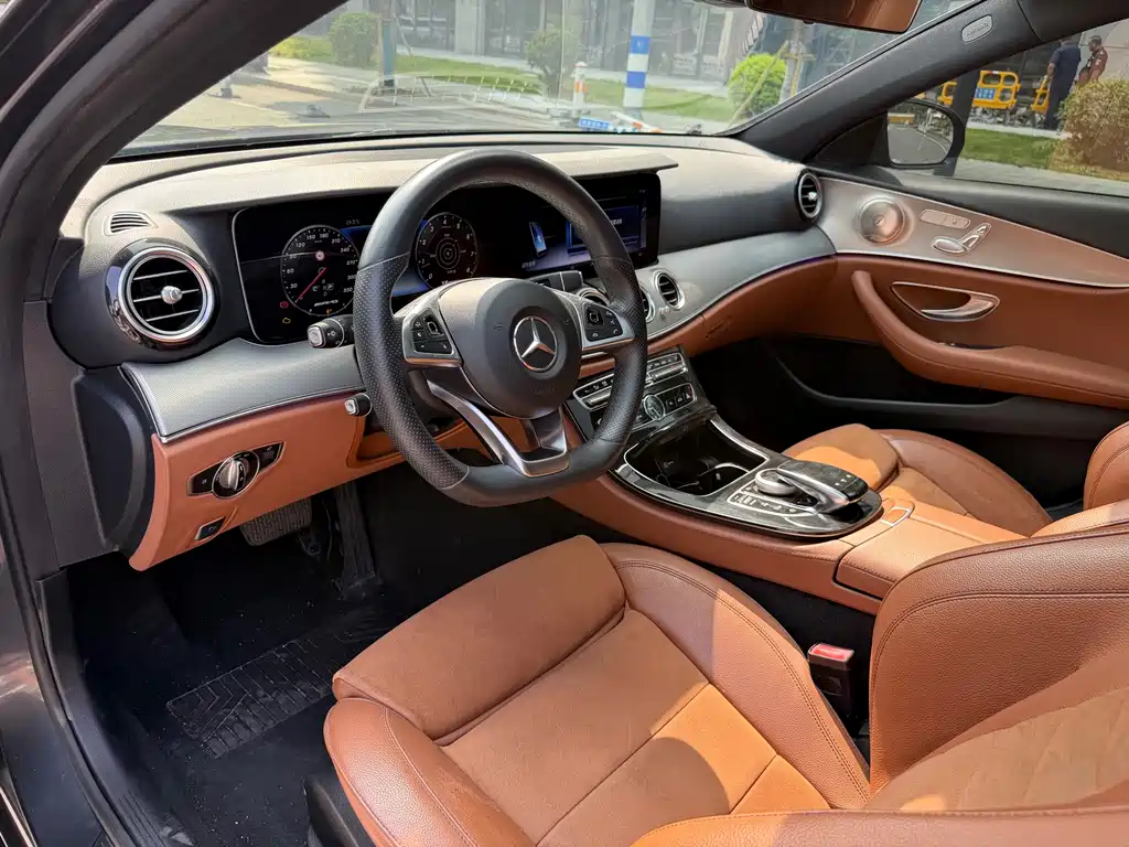 Mercedes-Benz E-Class — фото 15