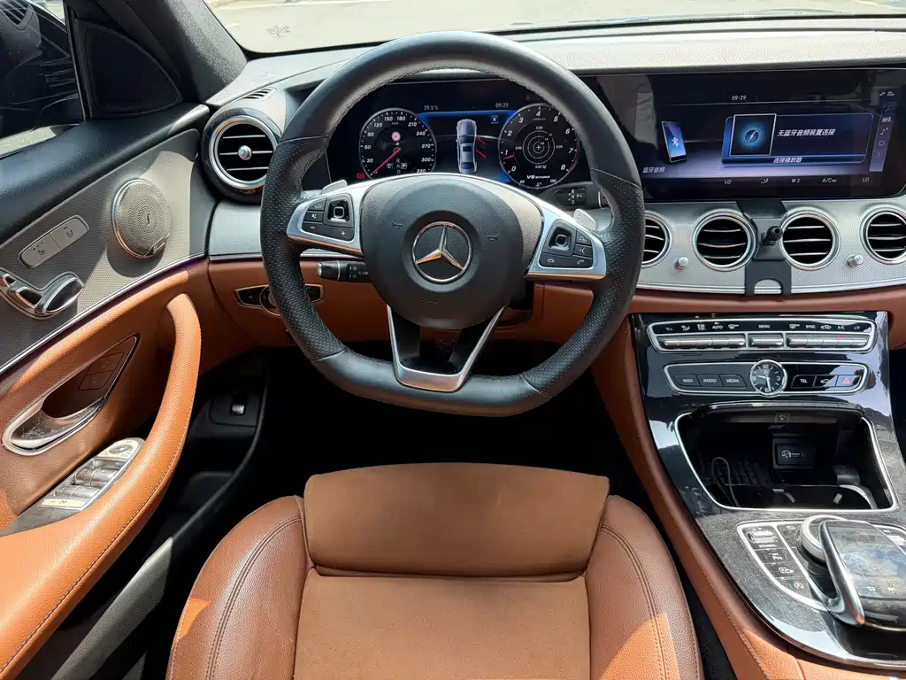 Mercedes-Benz E-Class — фото 17