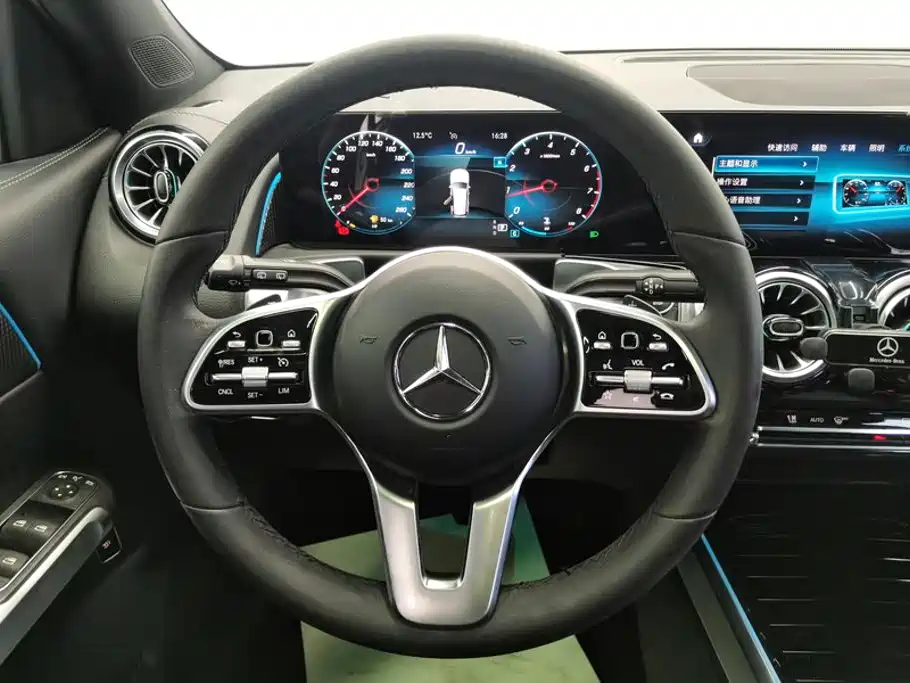 Mercedes-Benz GLB — фото 14