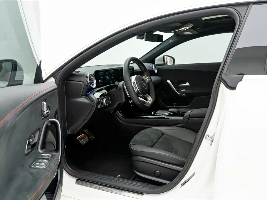 Mercedes-Benz CLA (Import) — фото 16