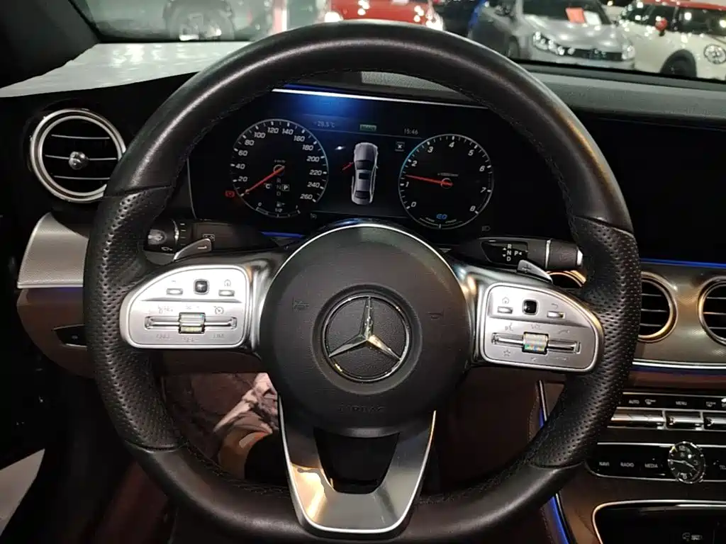 Mercedes-Benz E-Class (Import) — фото 11