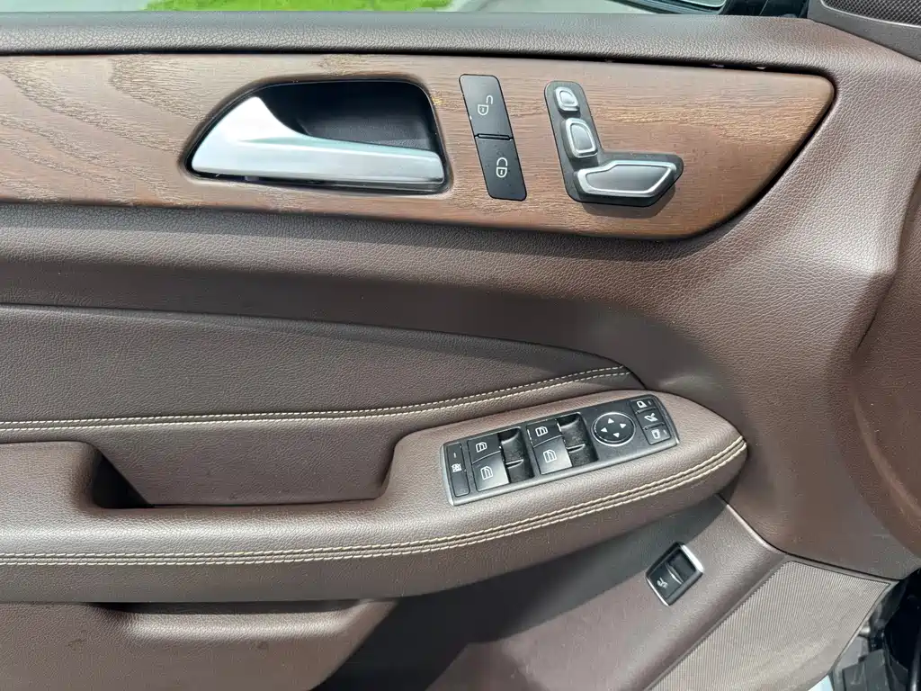 Mercedes-Benz GLE (Import) — фото 19