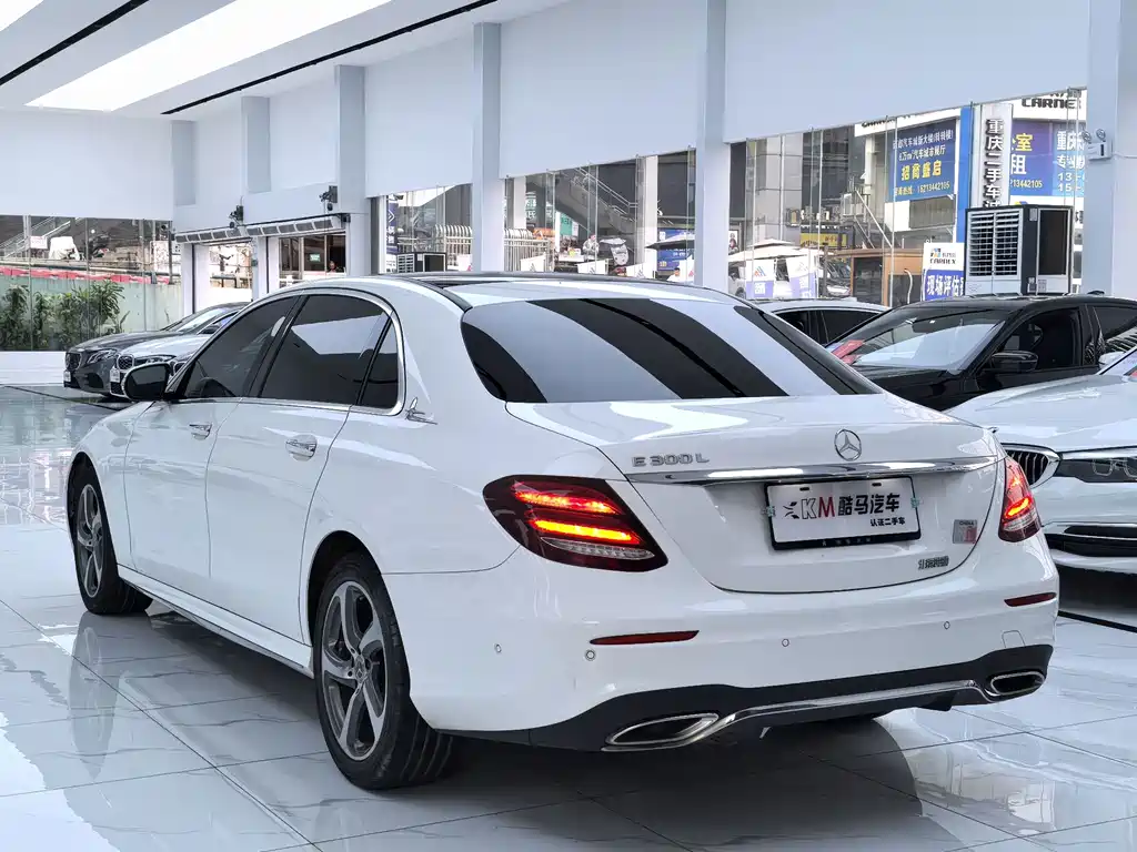 Mercedes-Benz E-Class — фото 13