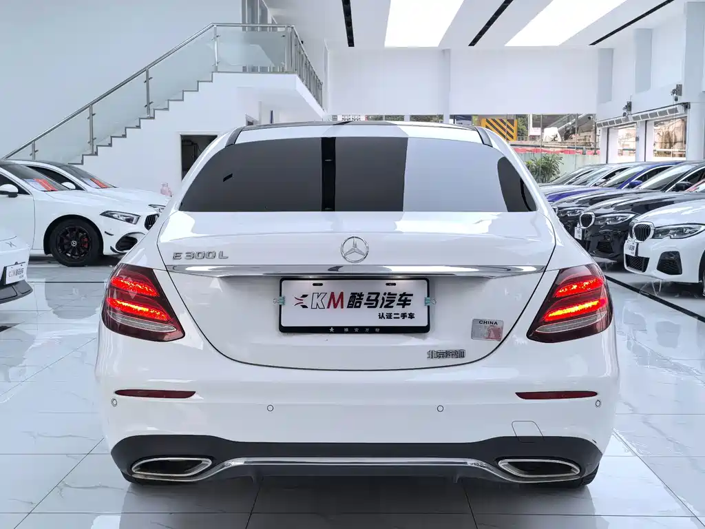 Mercedes-Benz E-Class — фото 14