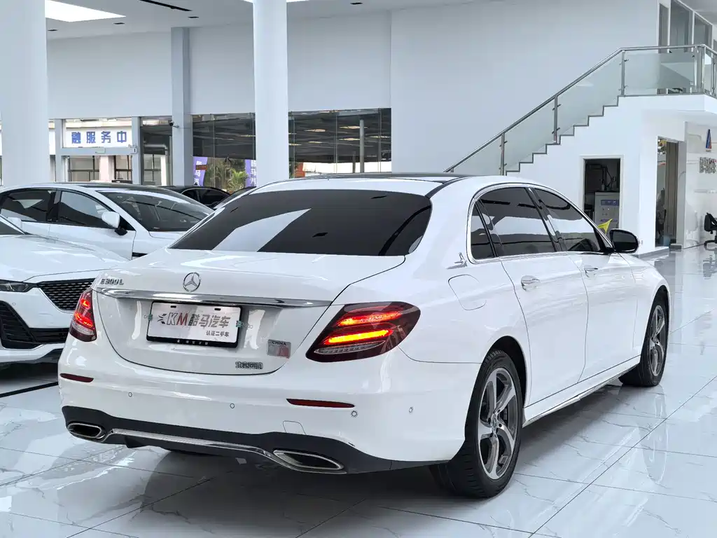 Mercedes-Benz E-Class — фото 15