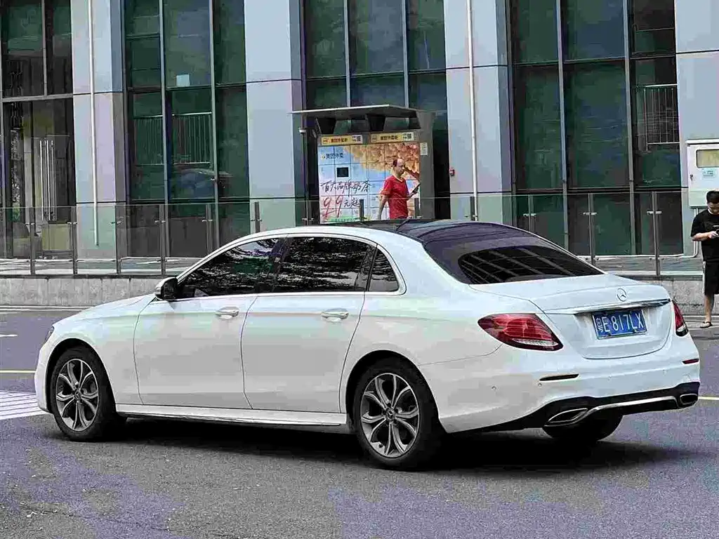 Mercedes-Benz E-Class — фото 3