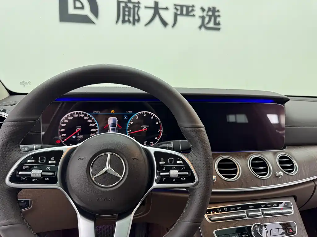 Mercedes-Benz E-Class — фото 11