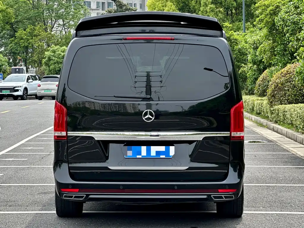 Mercedes-Benz V-Class — фото 10