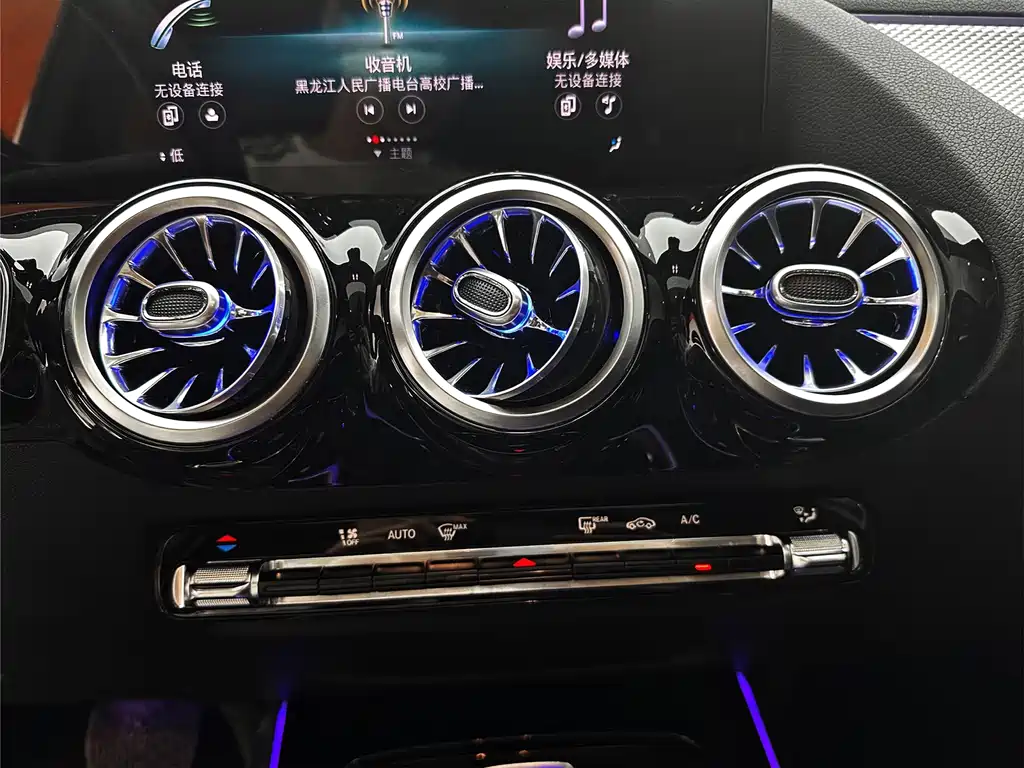 Mercedes-Benz GLA — фото 13