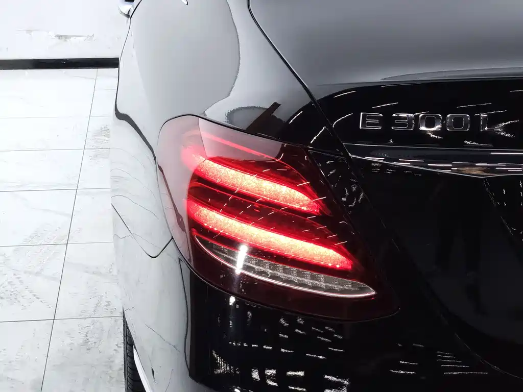 Mercedes-Benz E-Class — фото 22