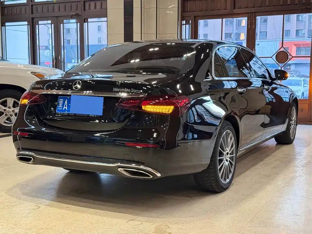 Mercedes-Benz E-Class — фото 4