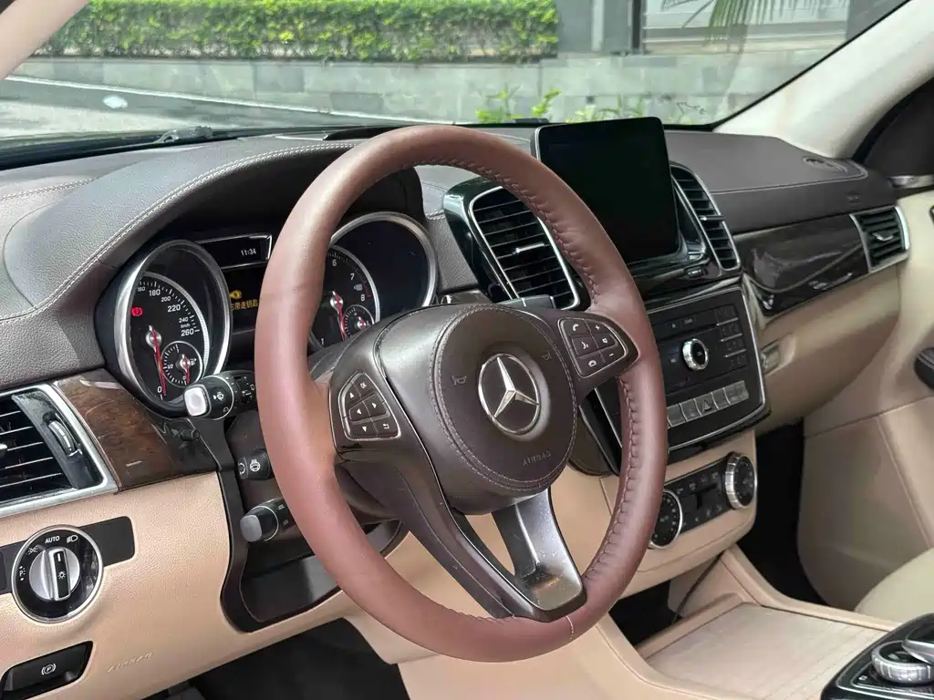 Mercedes-Benz GLS — фото 10