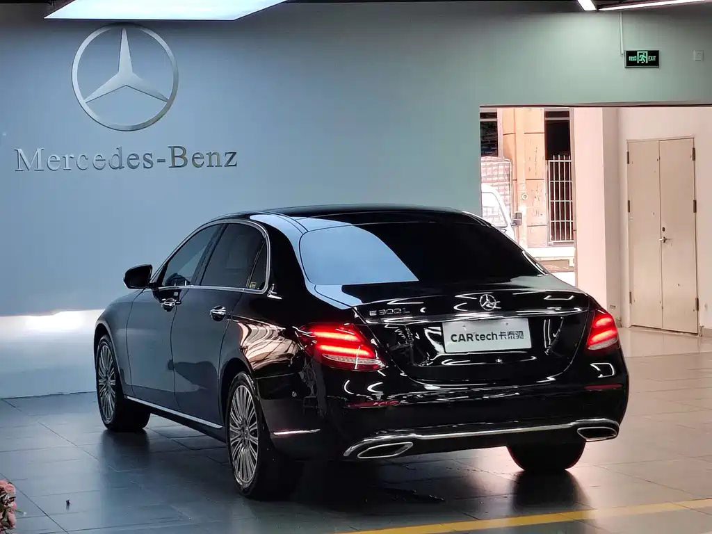 Mercedes-Benz E-Class — фото 5