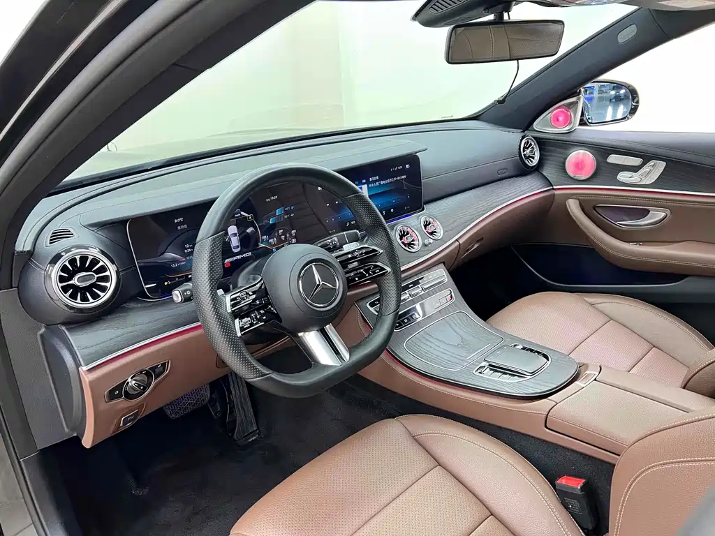 Mercedes-Benz E-Class — фото 11