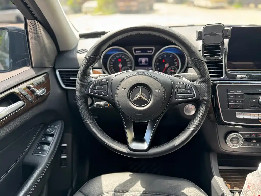 Mercedes-Benz GLS — фото 11