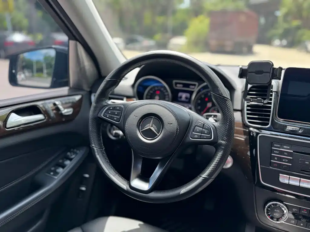 Mercedes-Benz GLS — фото 10