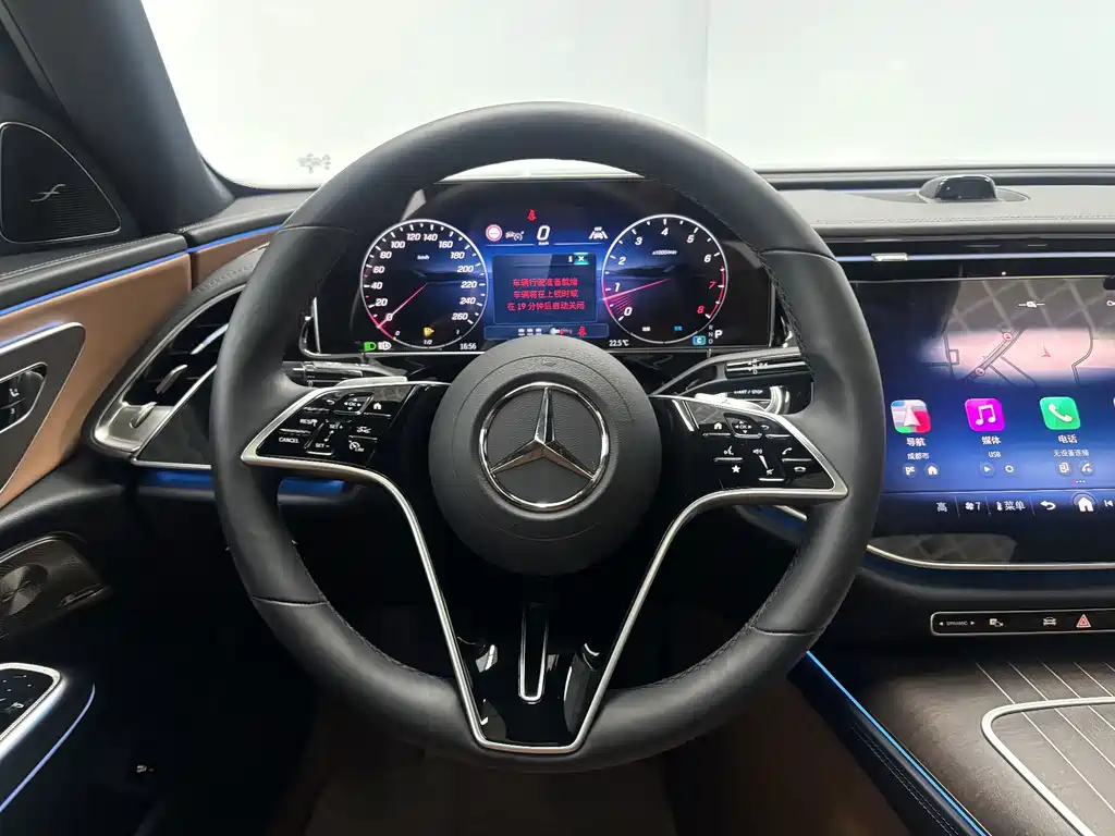 Mercedes-Benz E-Class — фото 14