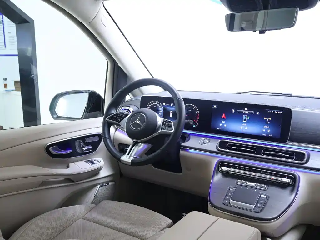 Mercedes-Benz V-Class — фото 14