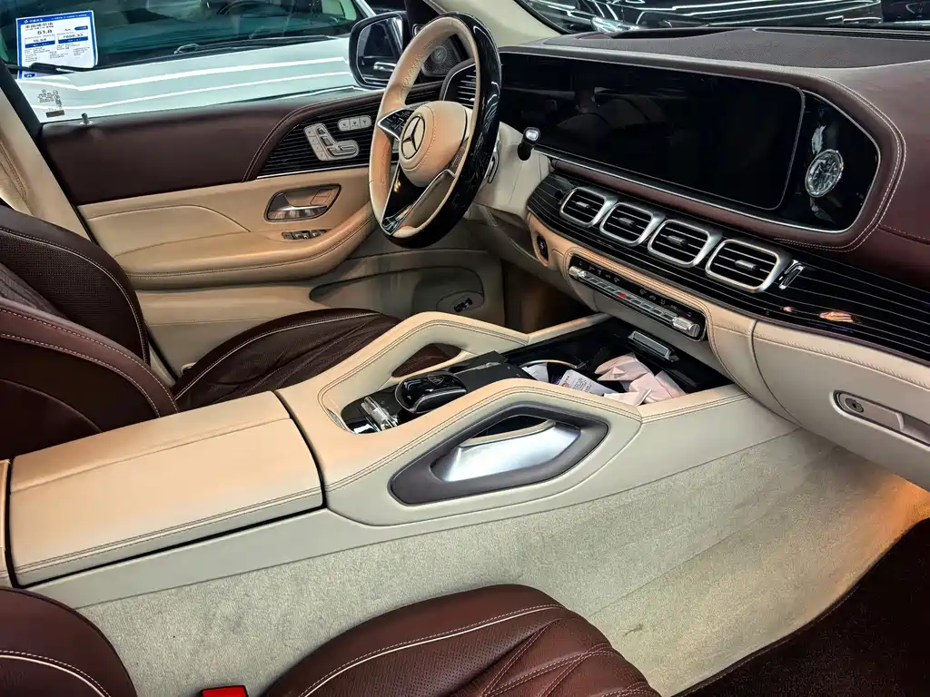 Mercedes-Benz GLS — фото 6