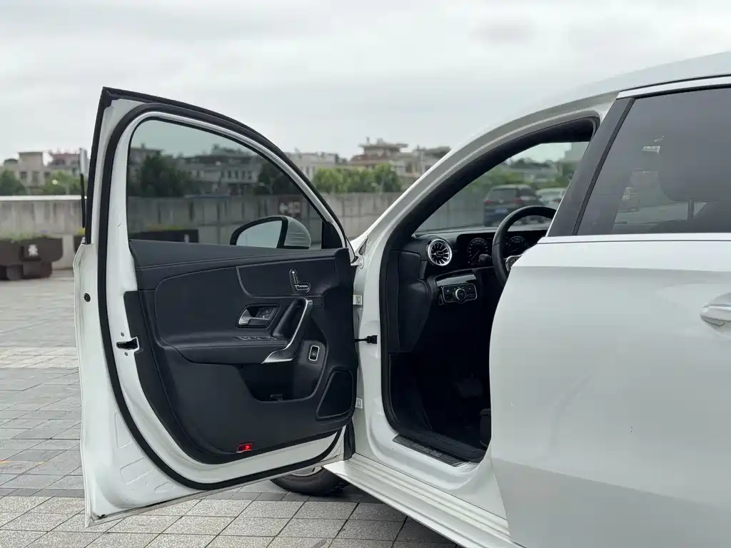 Mercedes-Benz A-Class — фото 14