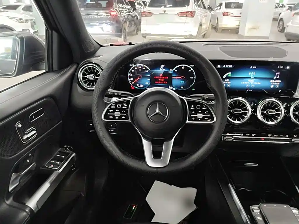 Mercedes-Benz EQB — фото 11